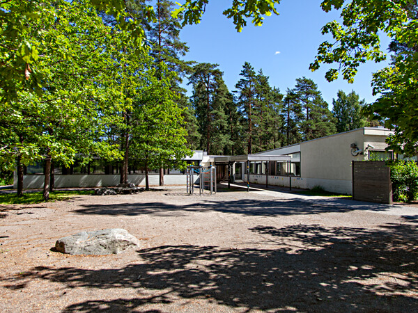 H&auml;rk&auml;vehmaan koulu